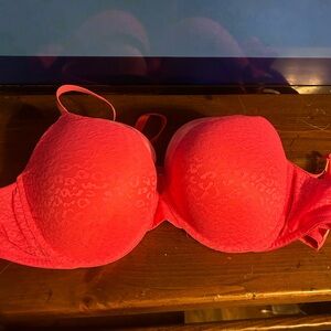 New with tags Victoria secret push up bras
